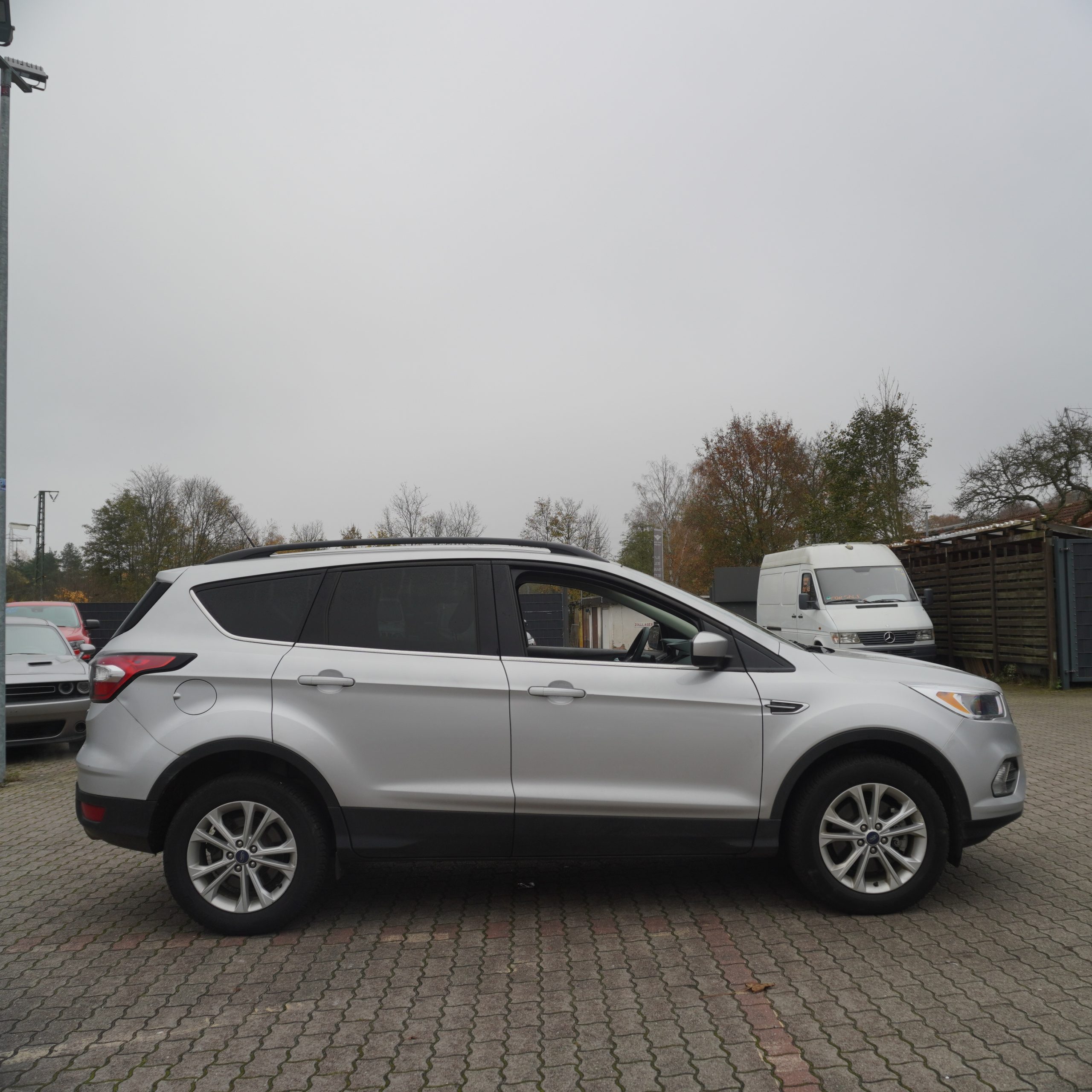 
								2018 Ford Escape SE full									