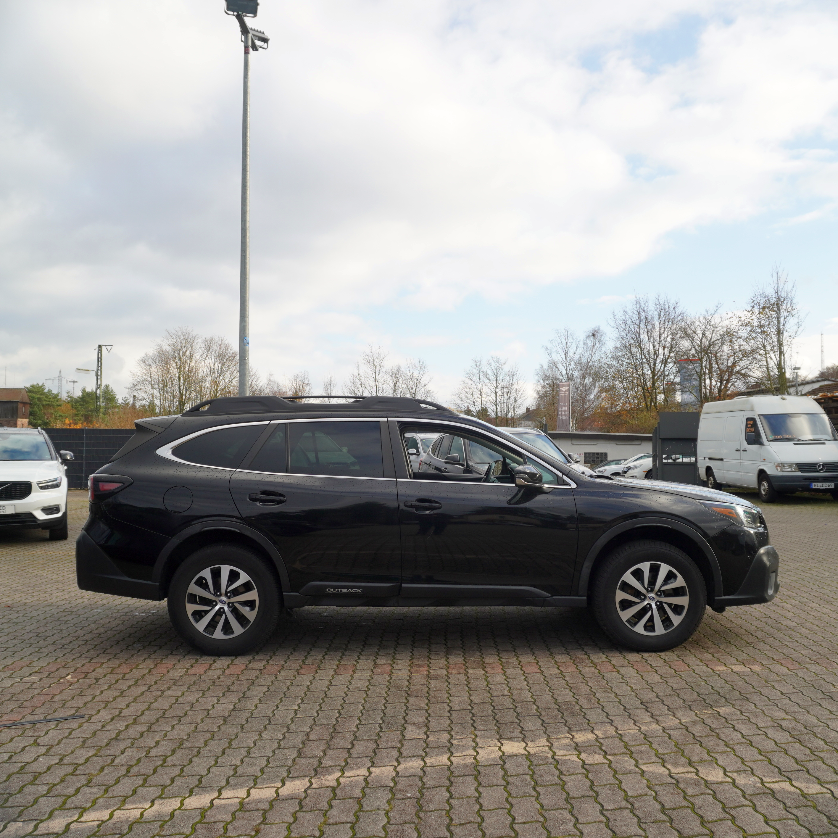 
								2020 Subaru Outback Premium full									