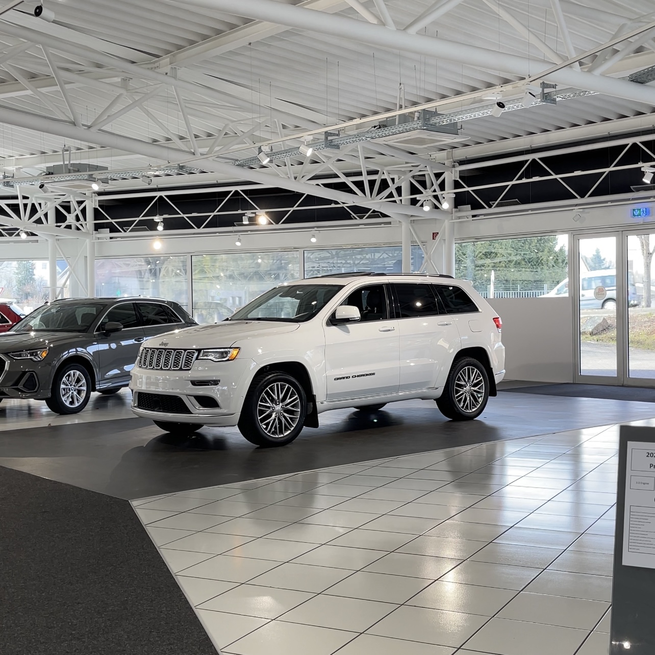 
								2018 Jeep Grand Cherokee Summit full									