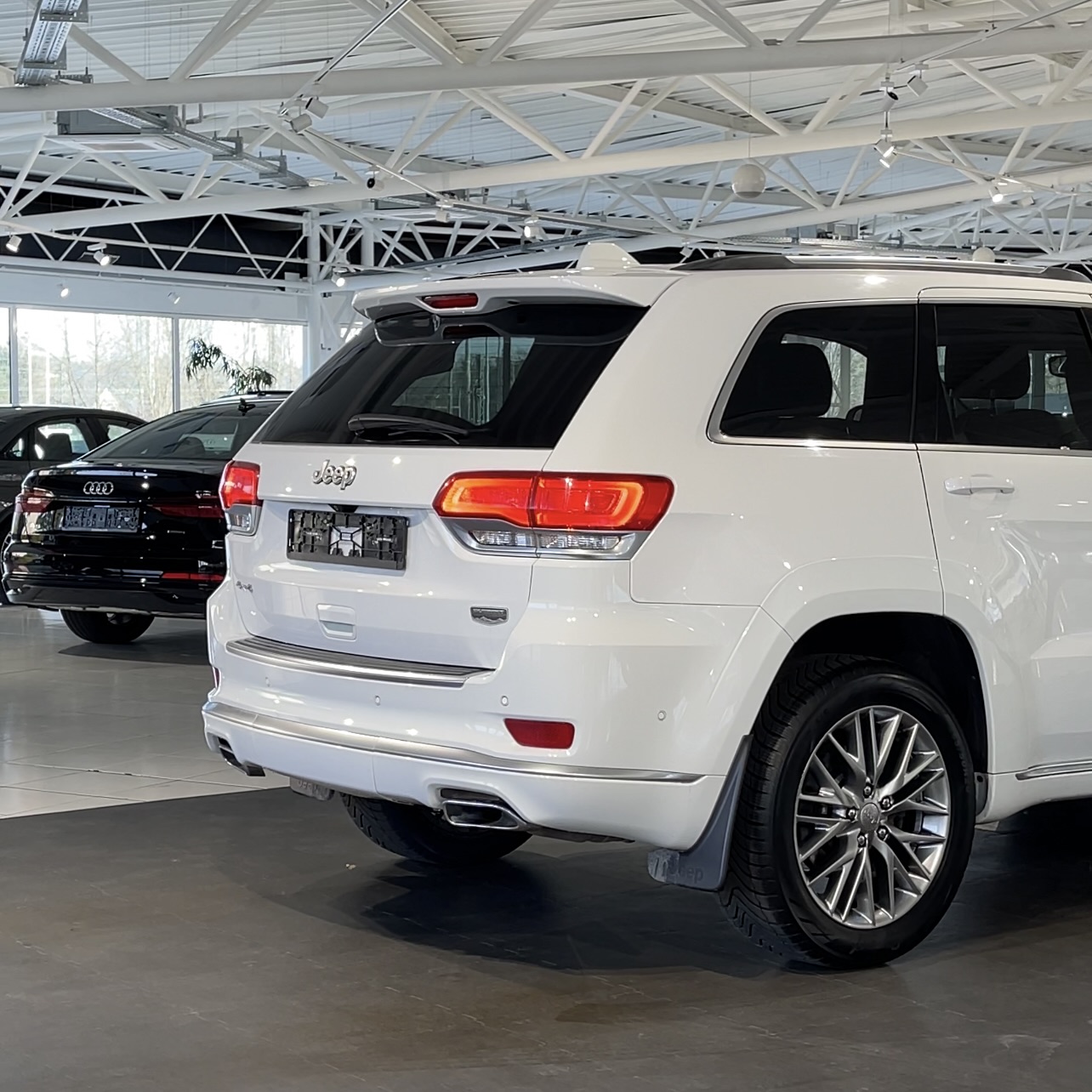 
								2018 Jeep Grand Cherokee Summit full									