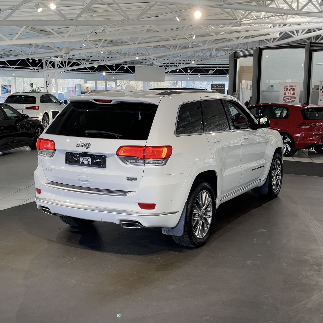 
								2018 Jeep Grand Cherokee Summit full									