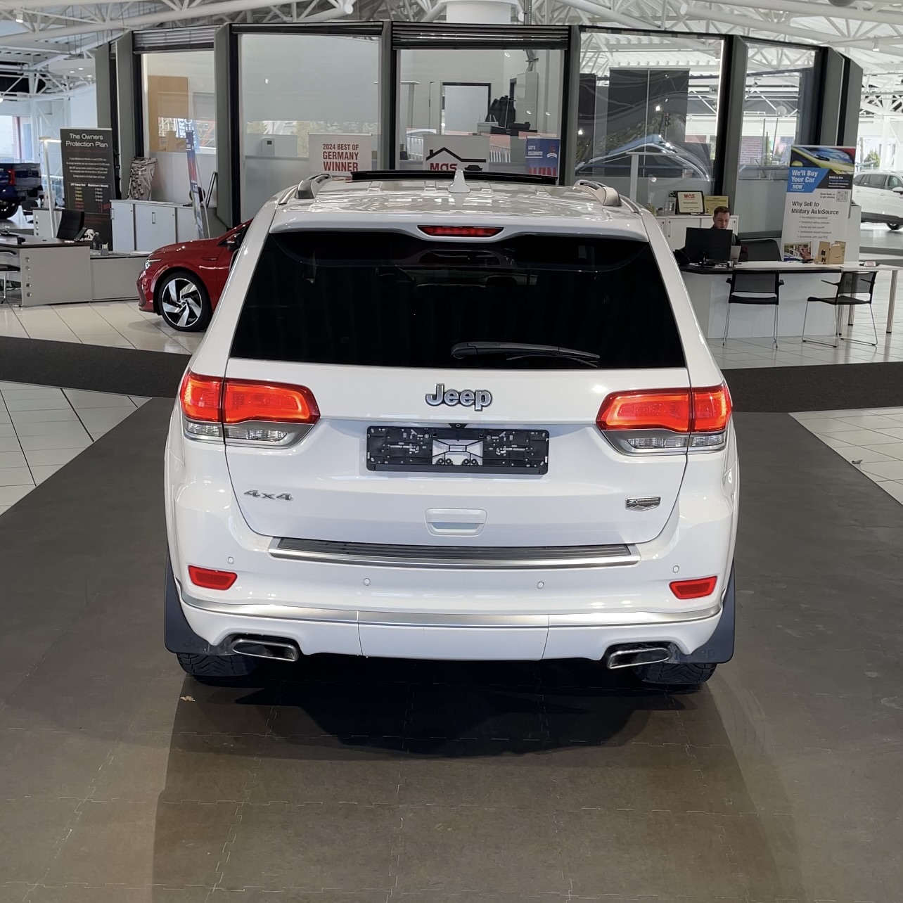 
								2018 Jeep Grand Cherokee Summit full									