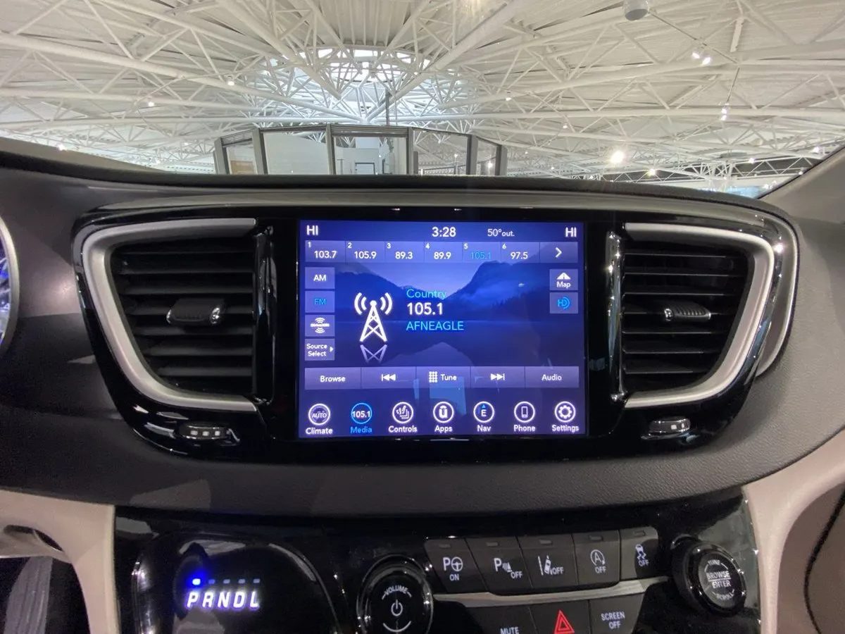
								2020 Chrysler Pacifica Touring full									