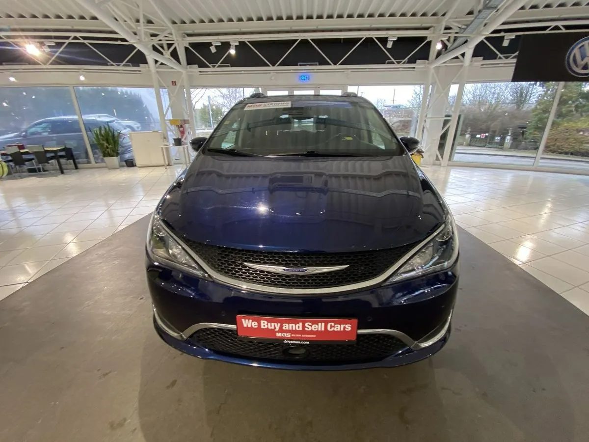 
								2020 Chrysler Pacifica Touring full									
