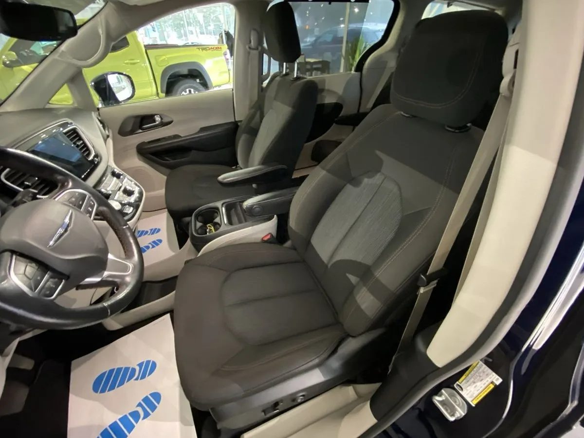 
								2020 Chrysler Pacifica Touring full									