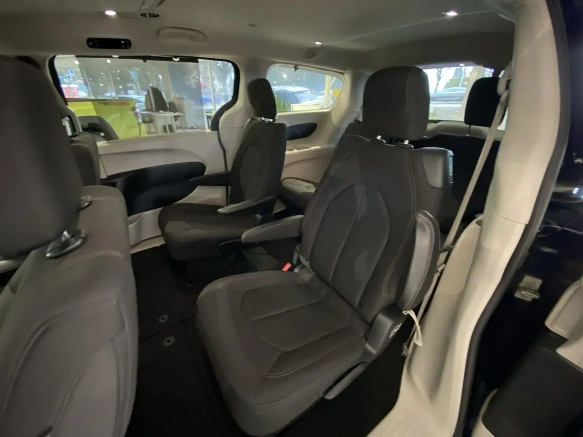 
								2020 Chrysler Pacifica Touring full									