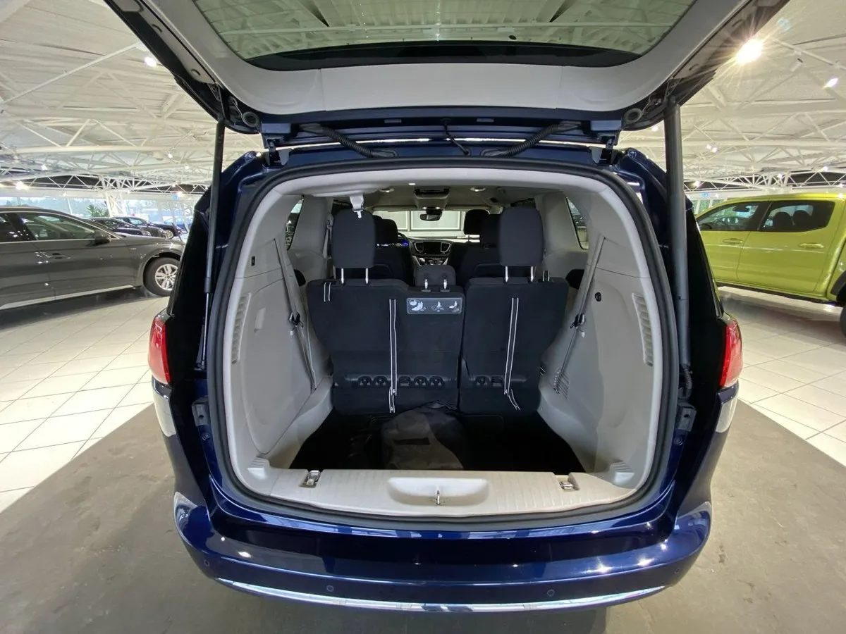 
								2020 Chrysler Pacifica Touring full									