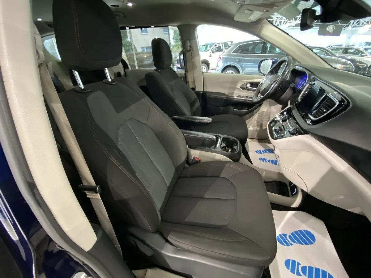 
								2020 Chrysler Pacifica Touring full									