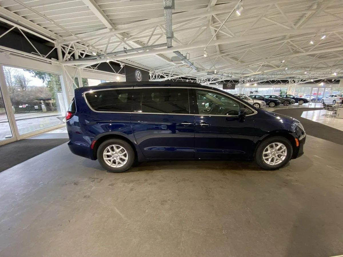 
								2020 Chrysler Pacifica Touring full									