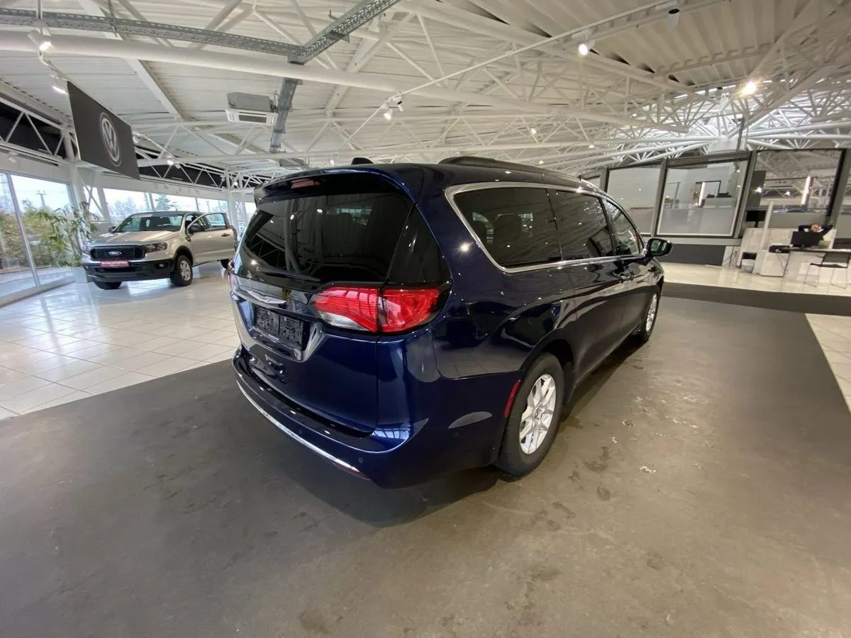 
								2020 Chrysler Pacifica Touring full									