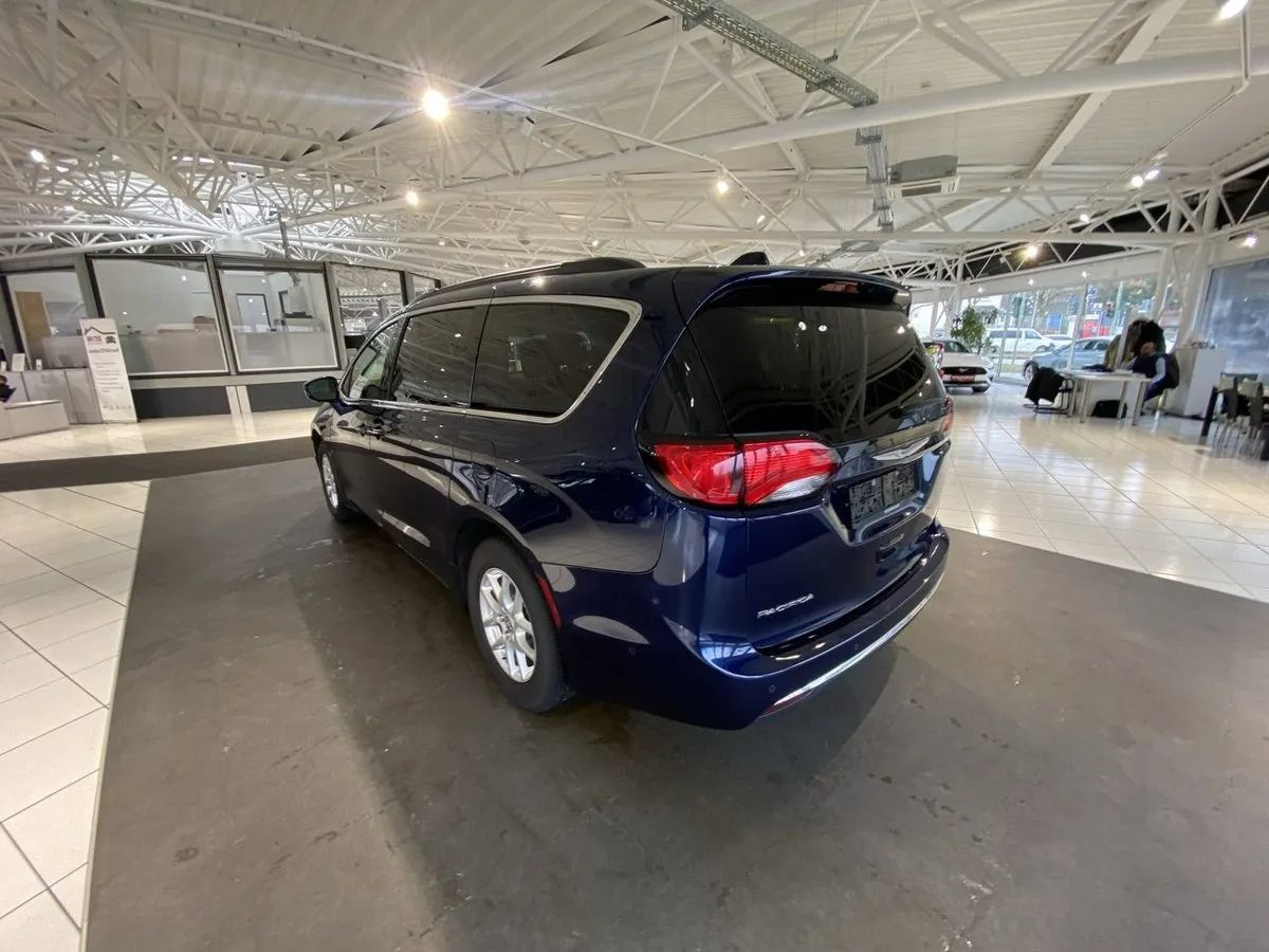 
								2020 Chrysler Pacifica Touring full									