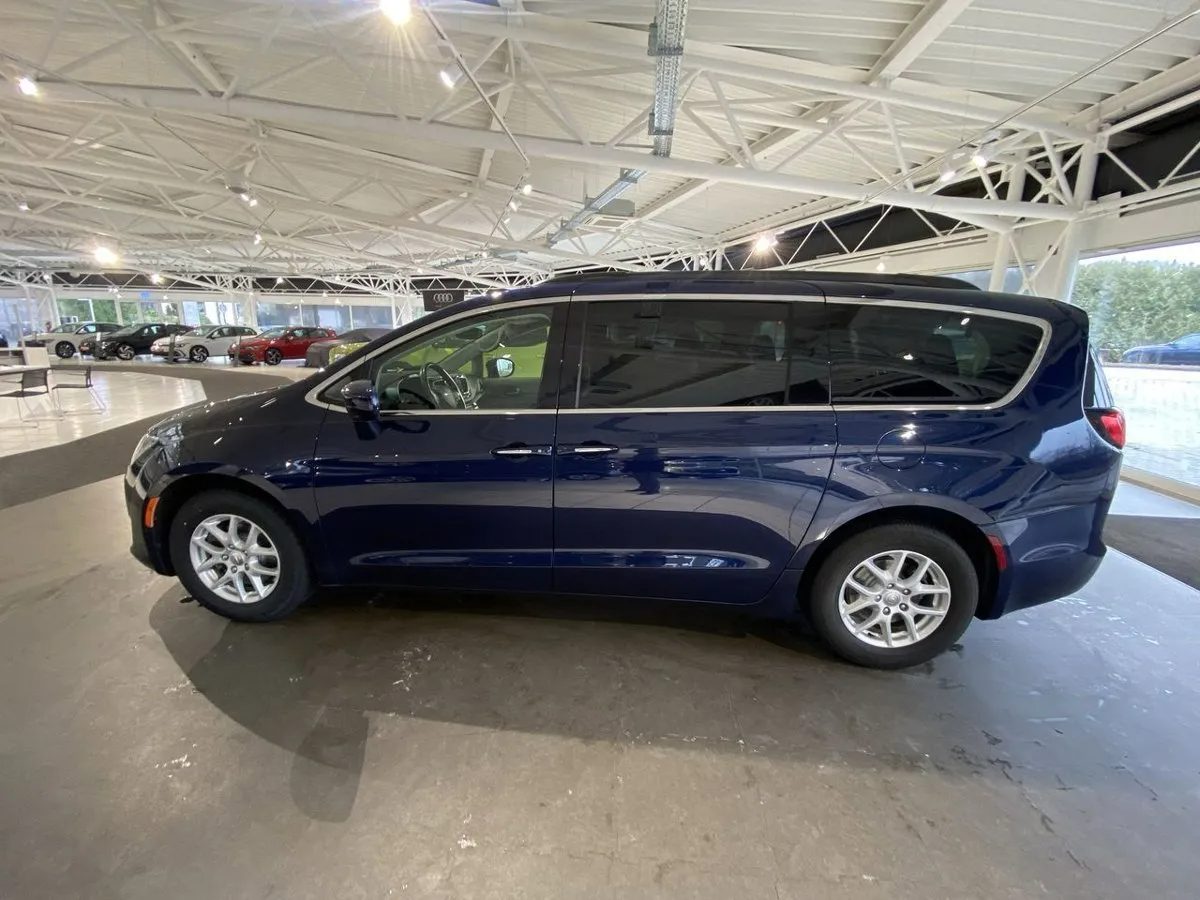 
								2020 Chrysler Pacifica Touring full									