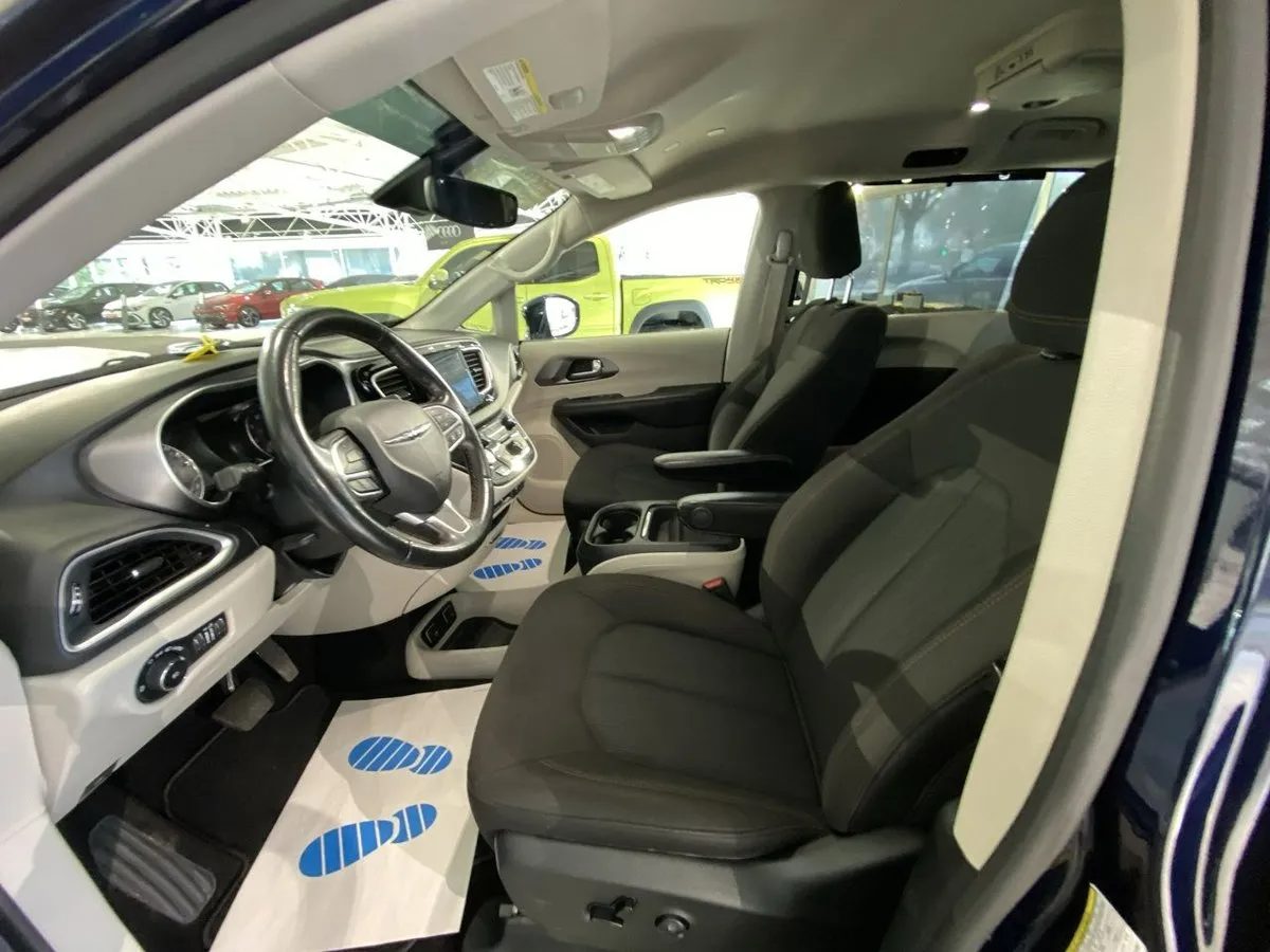 
								2020 Chrysler Pacifica Touring full									