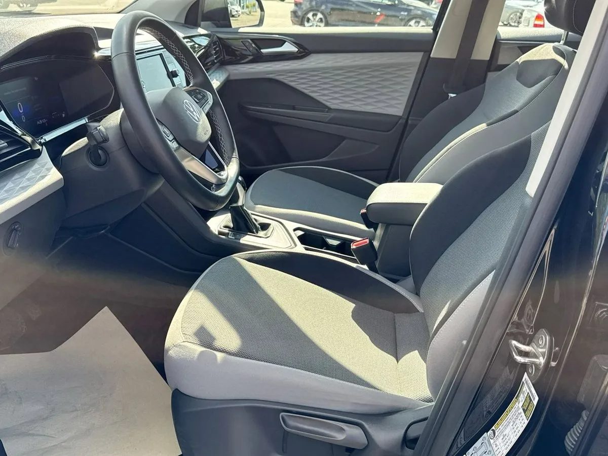
								2022 Volkswagen Taos S full									