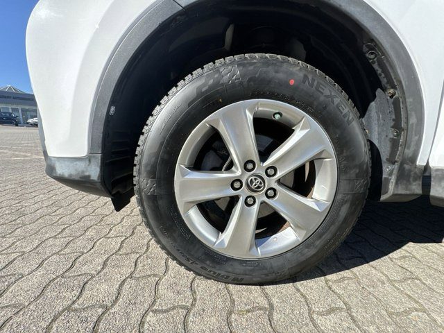 
								2015 Toyota RAV4 XLE full									