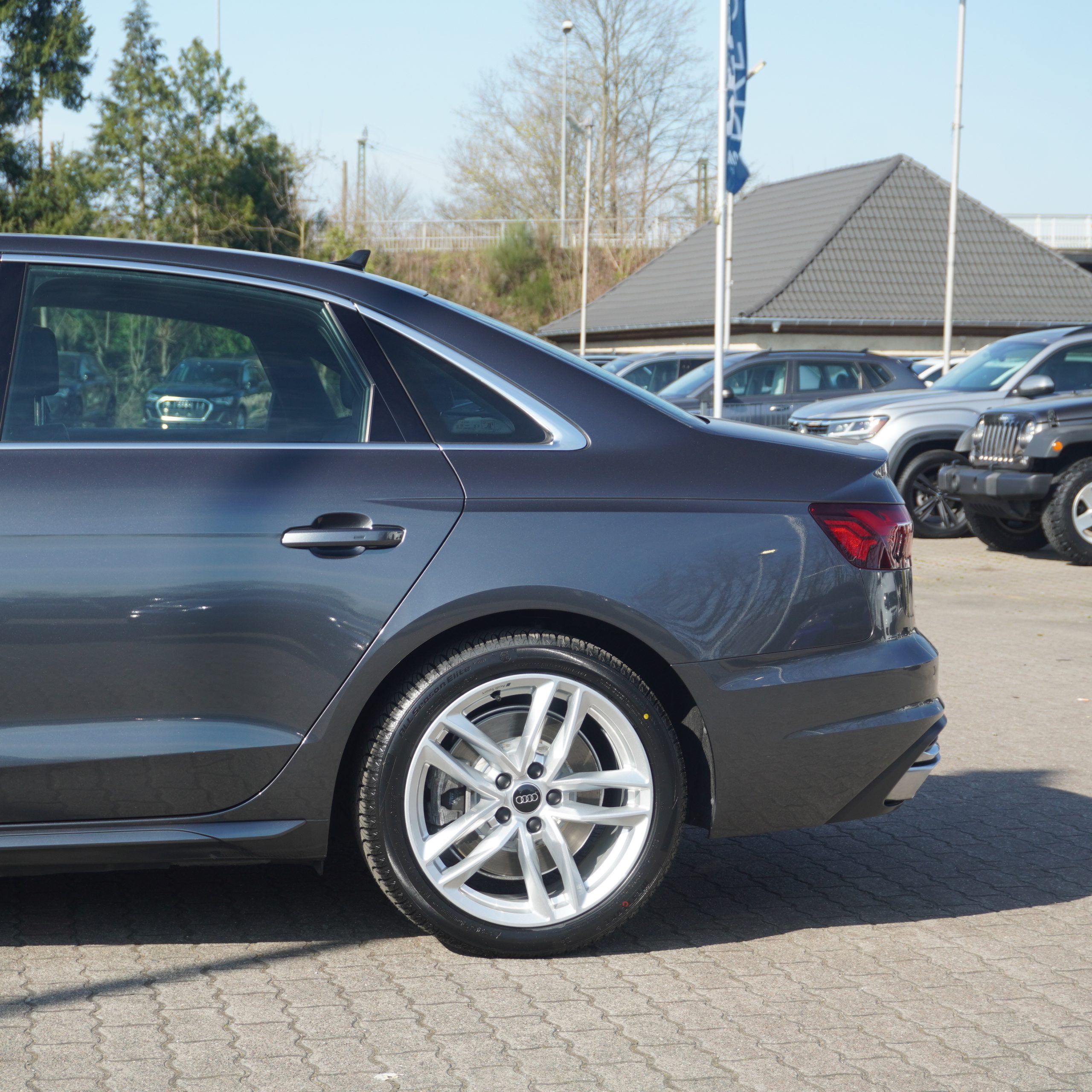 
								2022 Audi A4 S line Premium Plus 45 full									