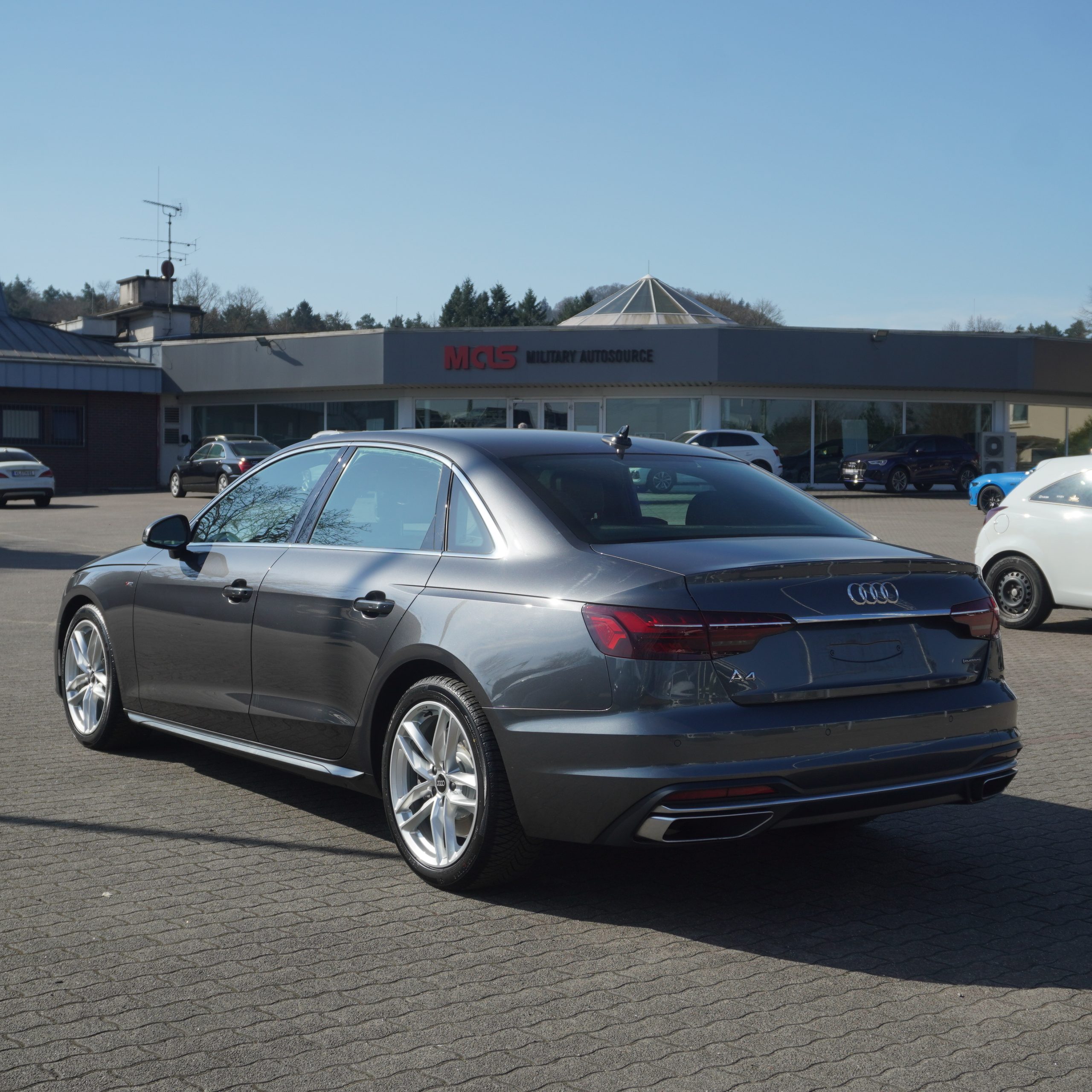 
								2022 Audi A4 S line Premium Plus 45 full									