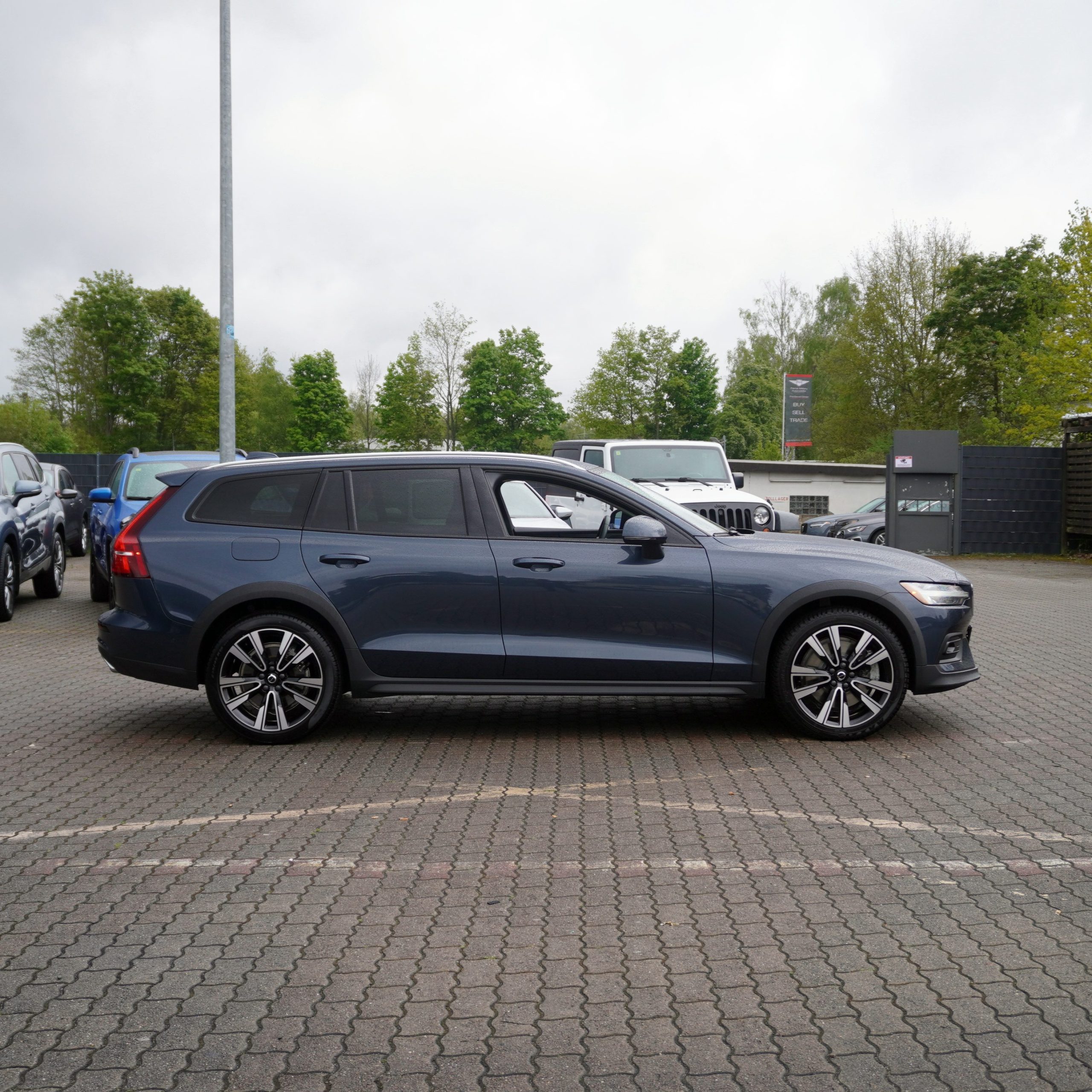 
								2022 Volvo V60 Cross Country T5 AWD full									