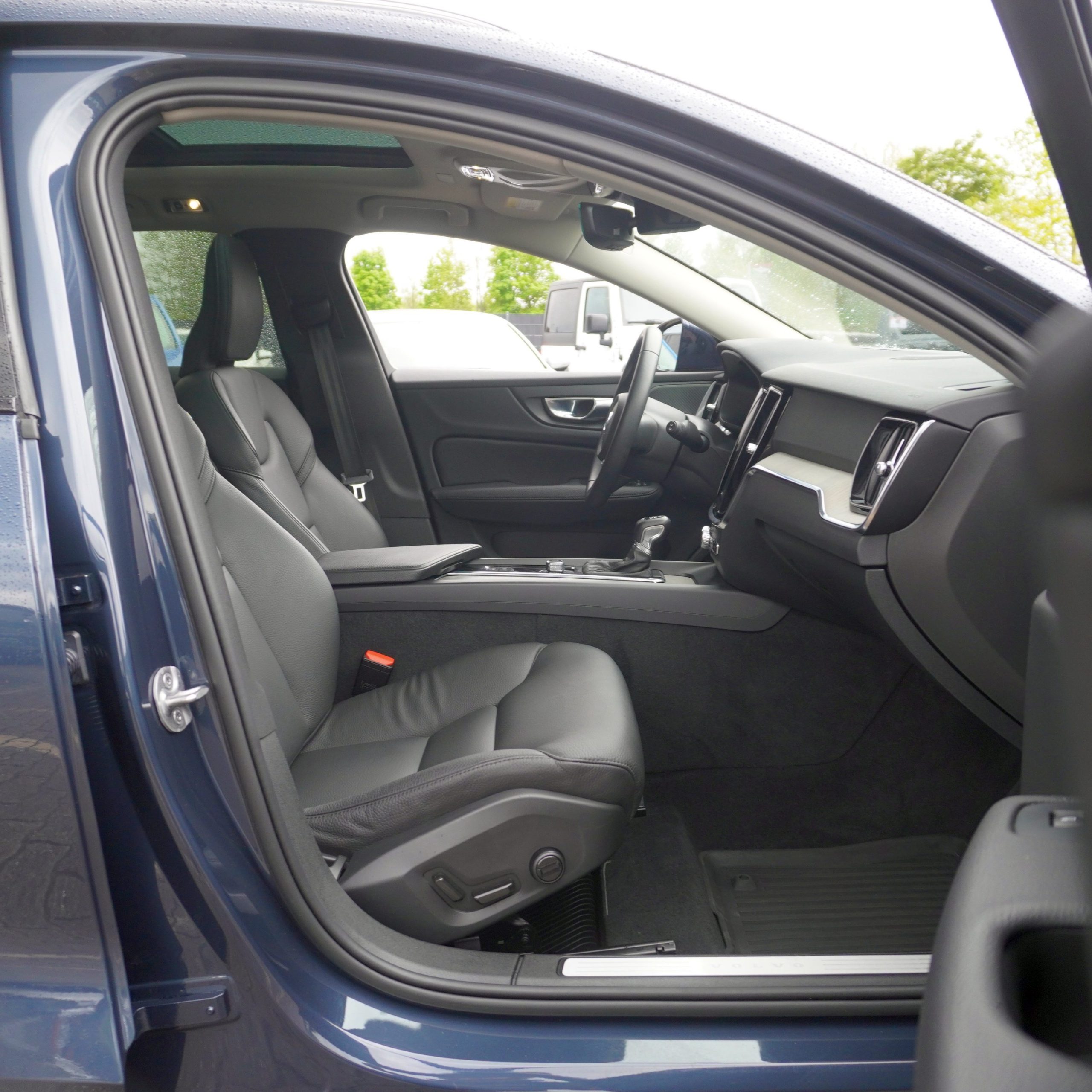 
								2022 Volvo V60 Cross Country T5 AWD full									