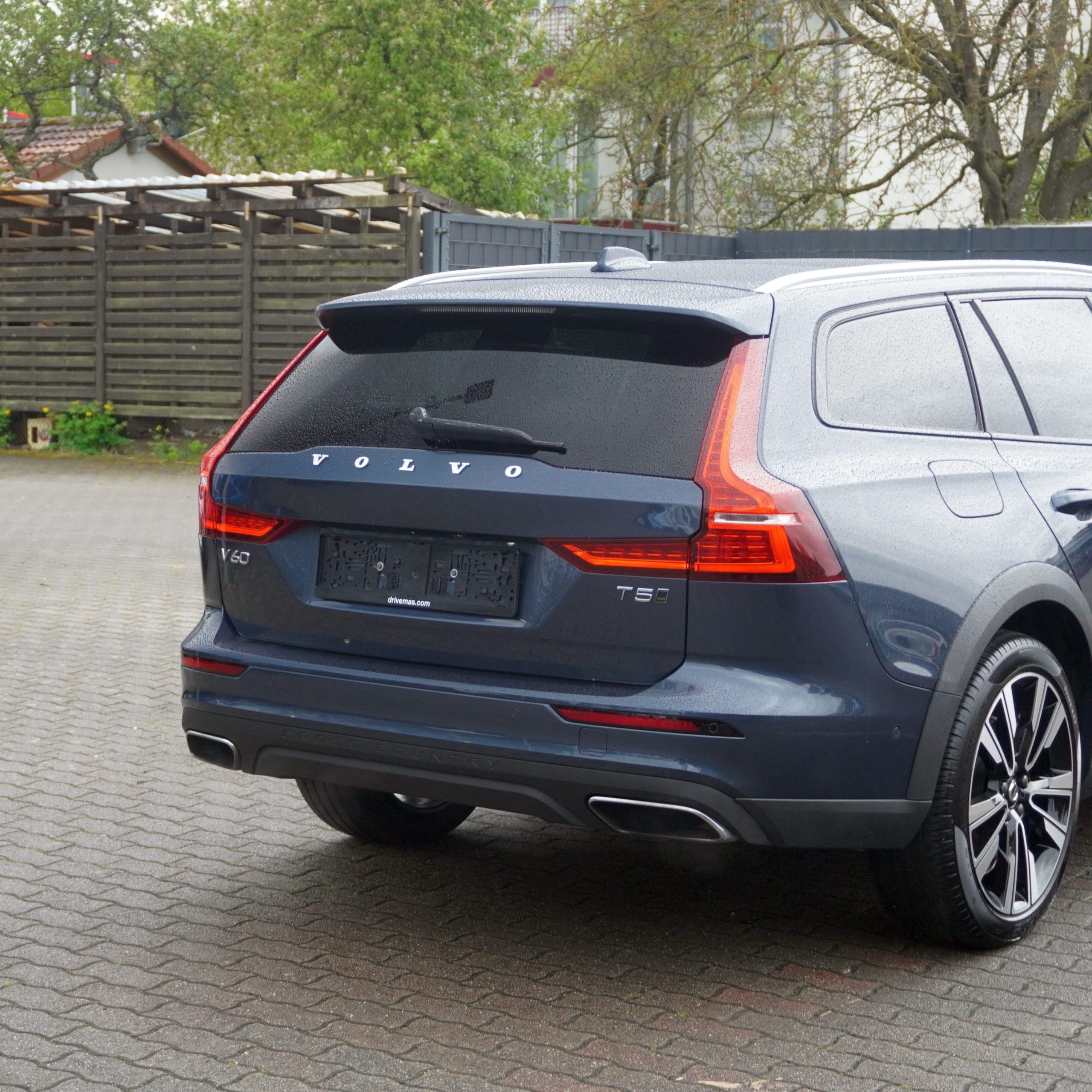
								2022 Volvo V60 Cross Country T5 AWD full									
