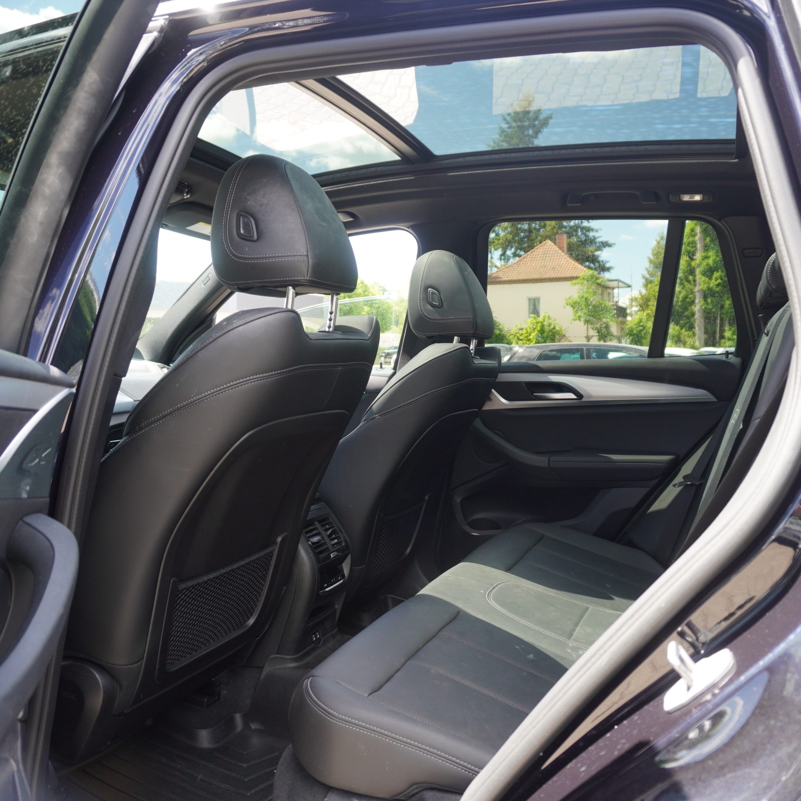 
								2022 BMW X3 30i full									