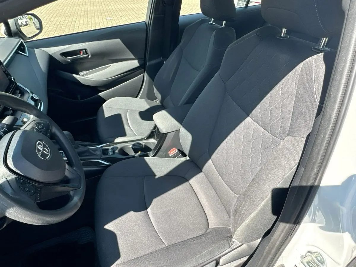 
								2022 Toyota Corolla LE full									
