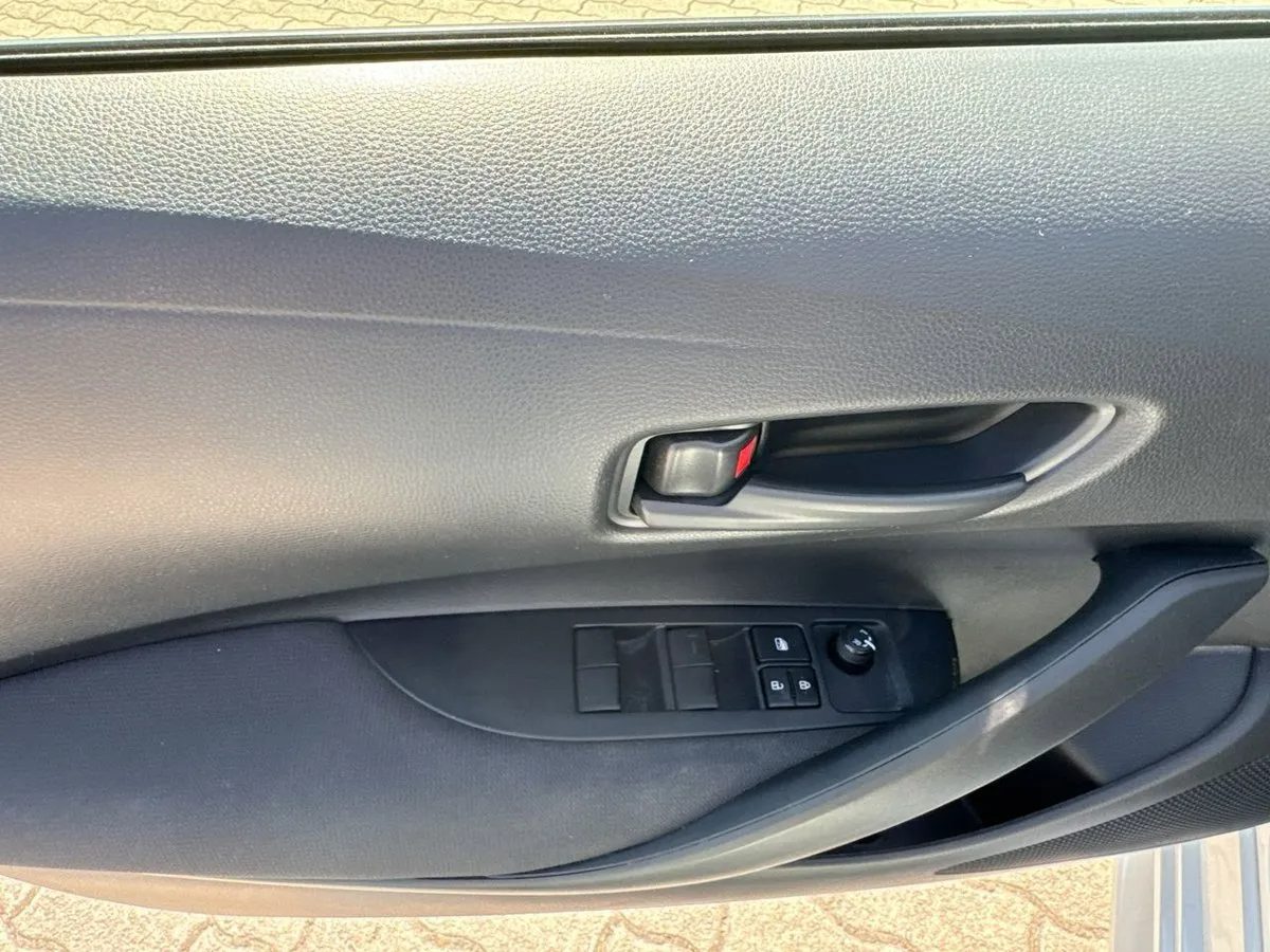 
								2022 Toyota Corolla LE full									