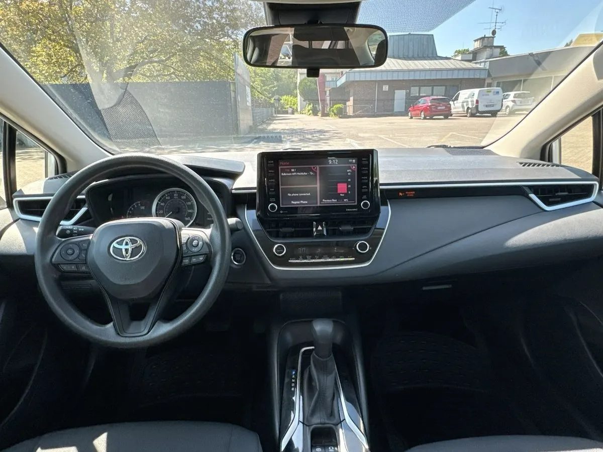 
								2022 Toyota Corolla LE full									
