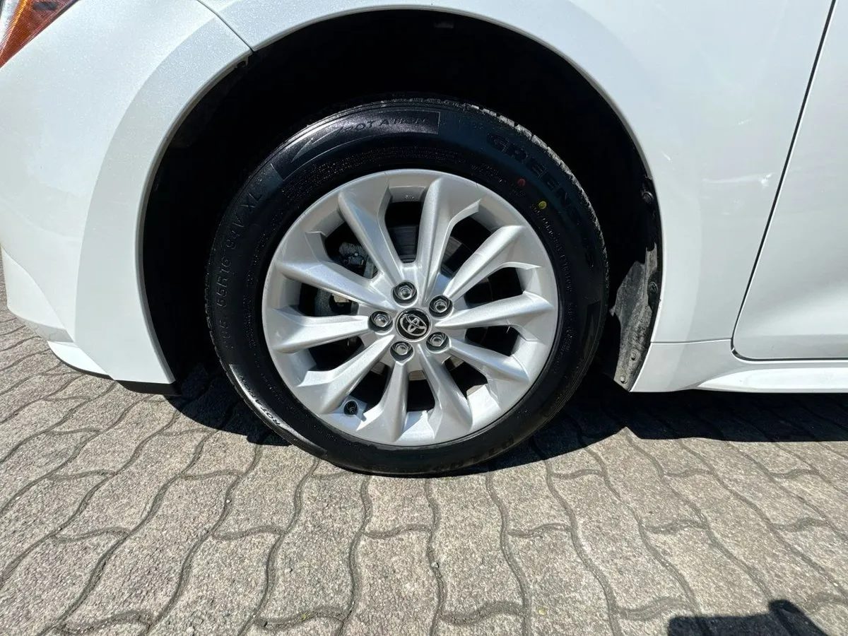 
								2022 Toyota Corolla LE full									