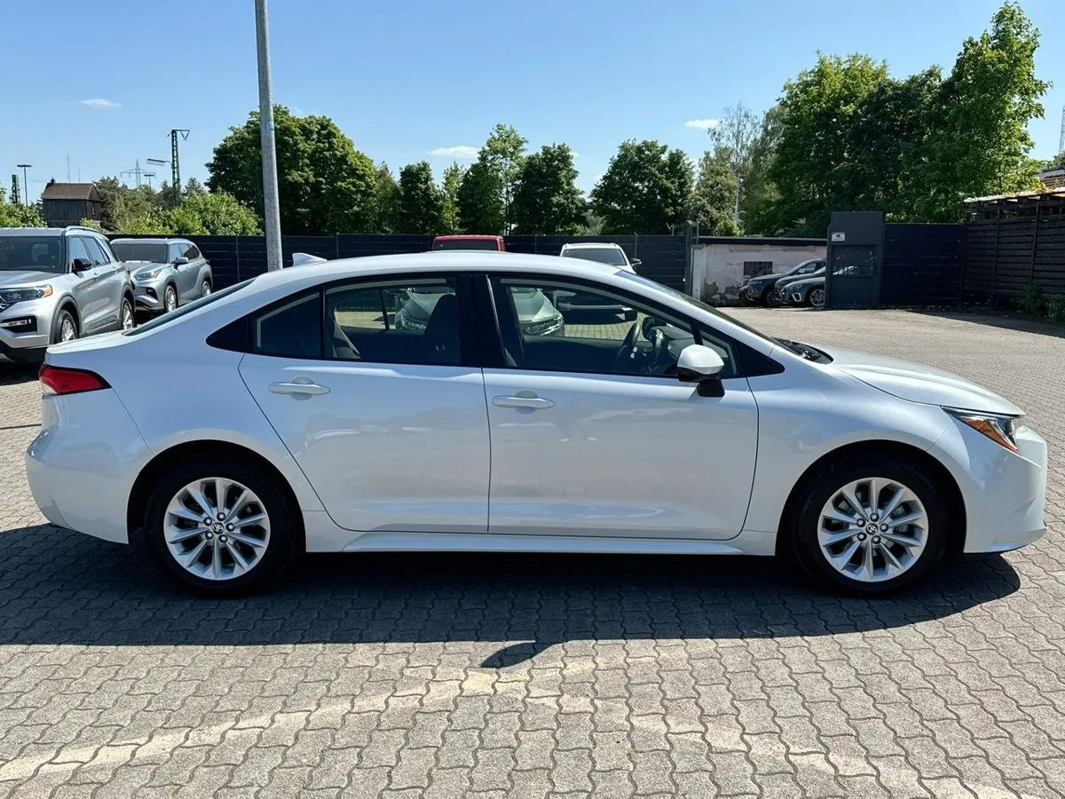 
								2022 Toyota Corolla LE full									