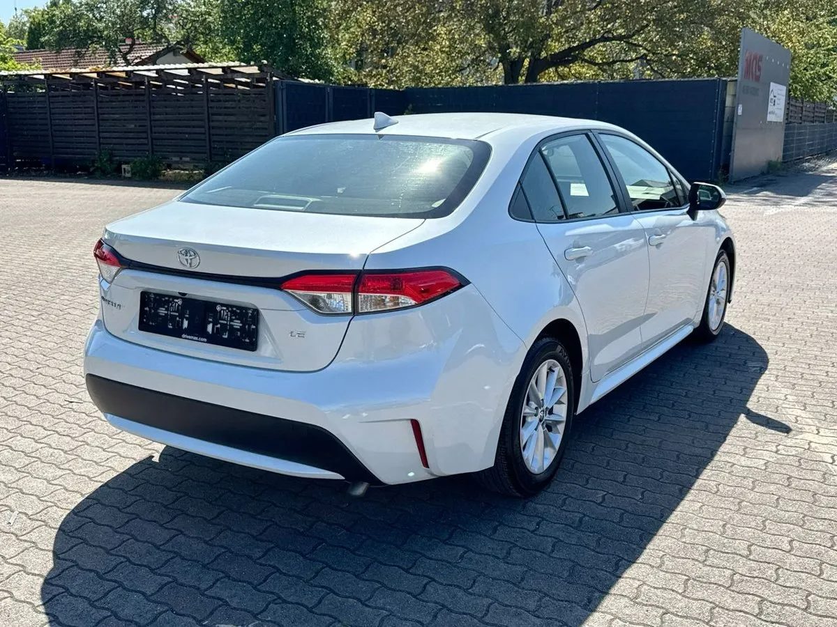 
								2022 Toyota Corolla LE full									