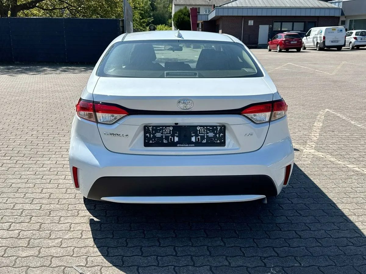 
								2022 Toyota Corolla LE full									