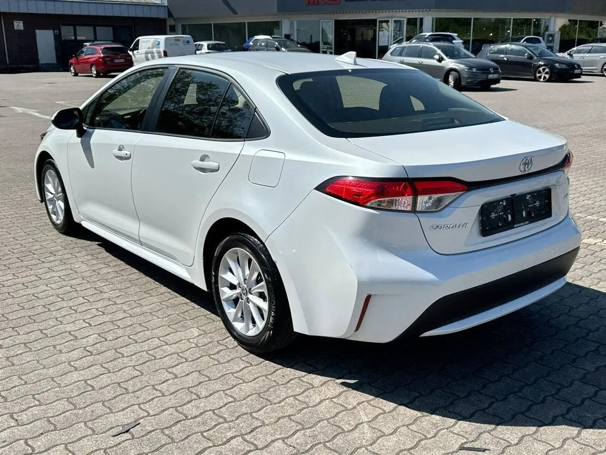 
								2022 Toyota Corolla LE full									