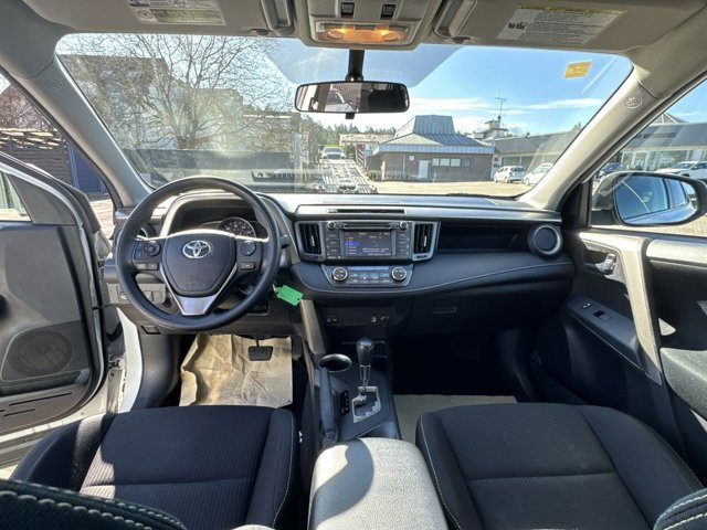 
								2015 Toyota RAV4 XLE full									