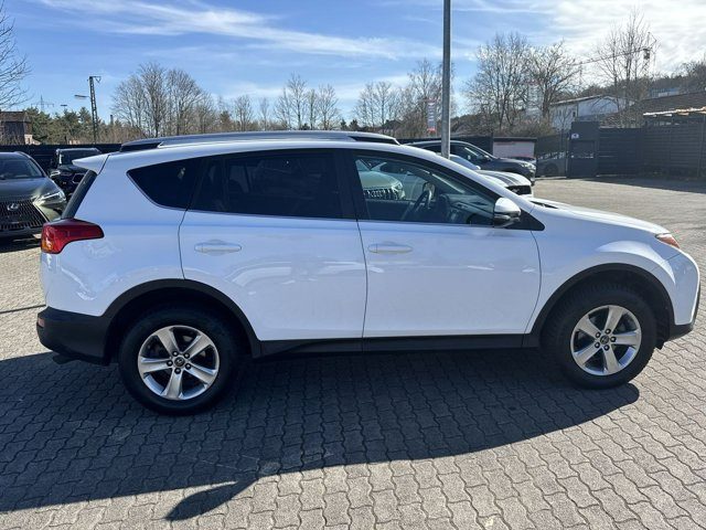
								2015 Toyota RAV4 XLE full									