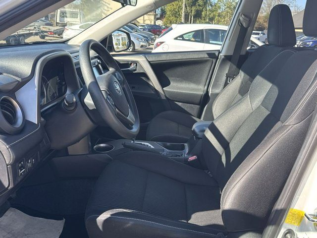 
								2015 Toyota RAV4 XLE full									