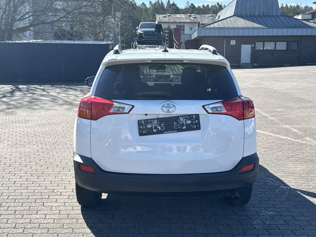 
								2015 Toyota RAV4 XLE full									