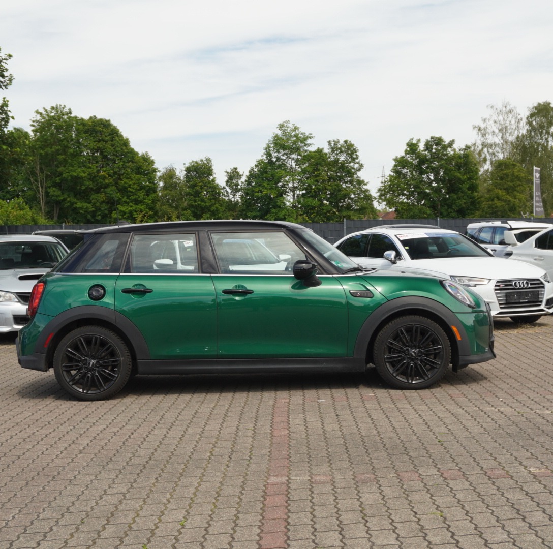
2022 MINI Cooper S full									