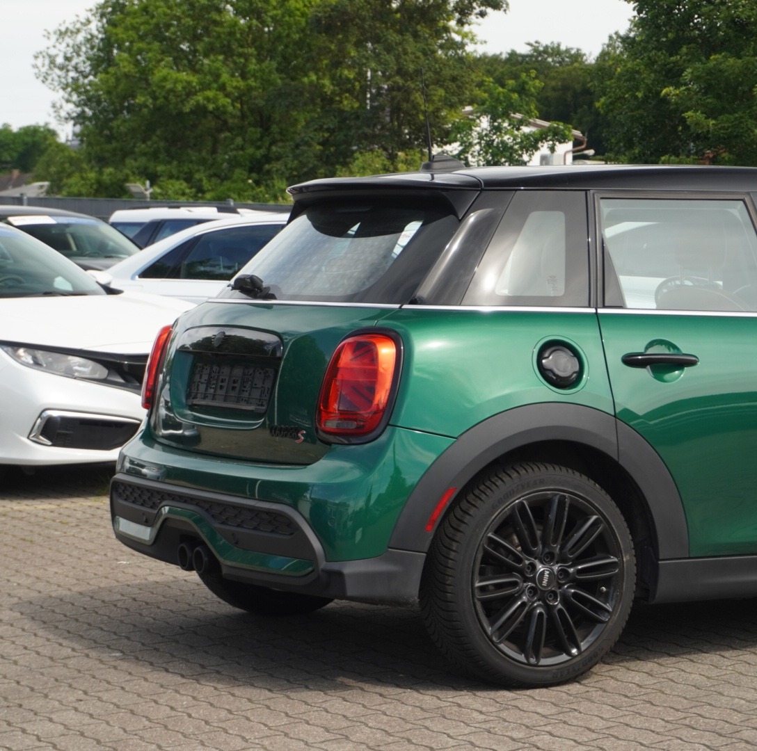 
2022 MINI Cooper S full									