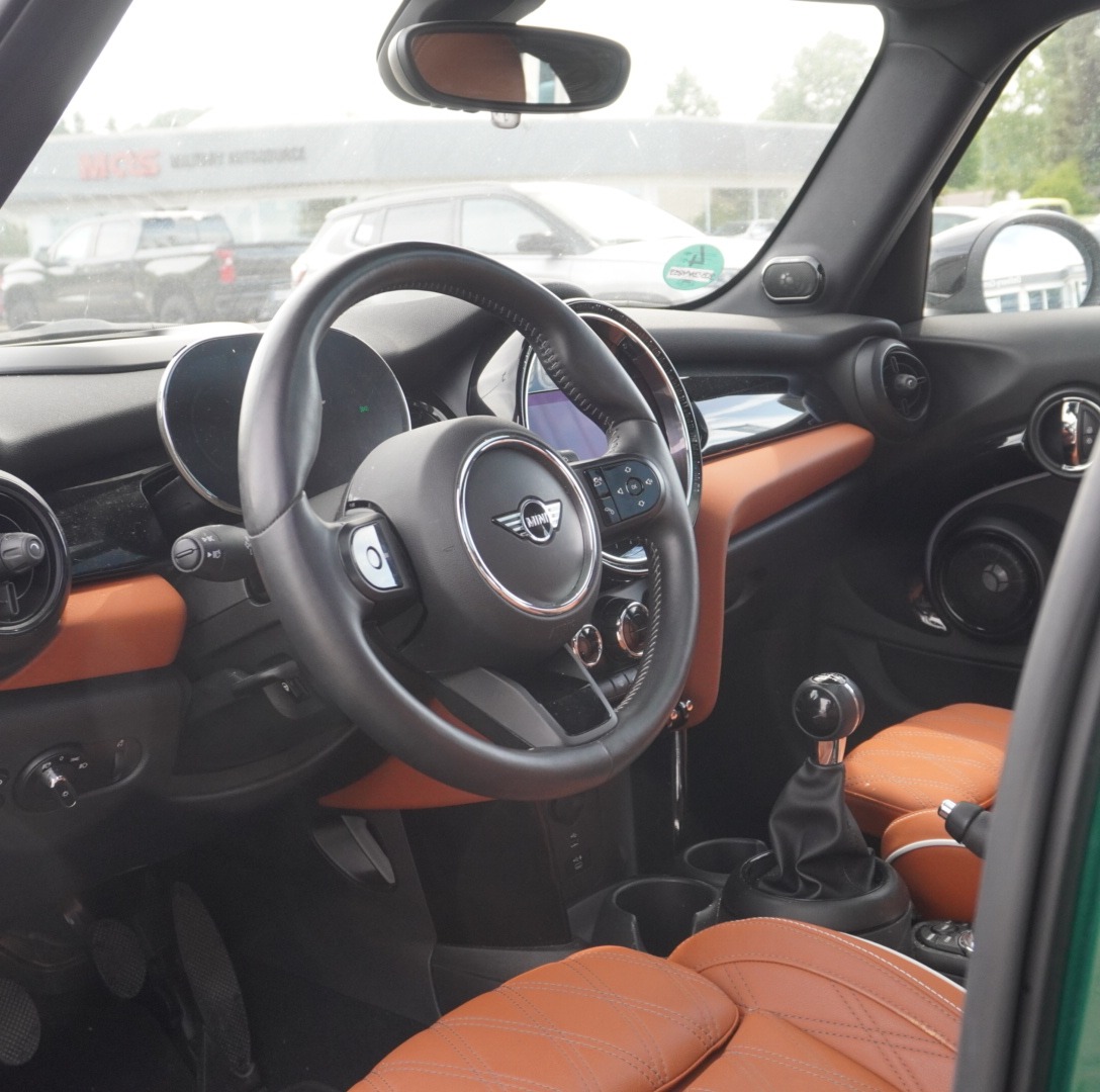 
2022 MINI Cooper S full									