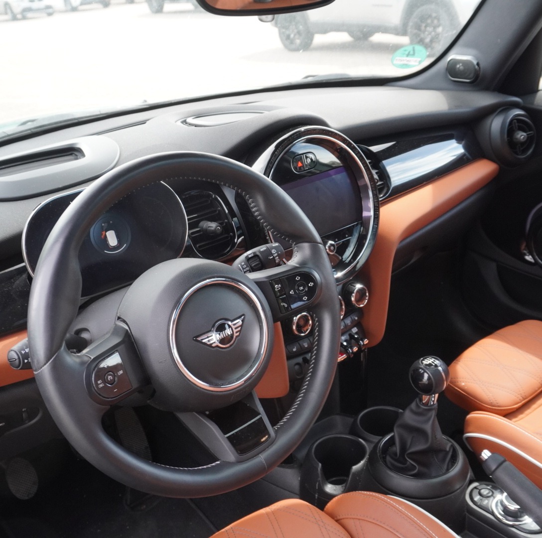 
2022 MINI Cooper S full									