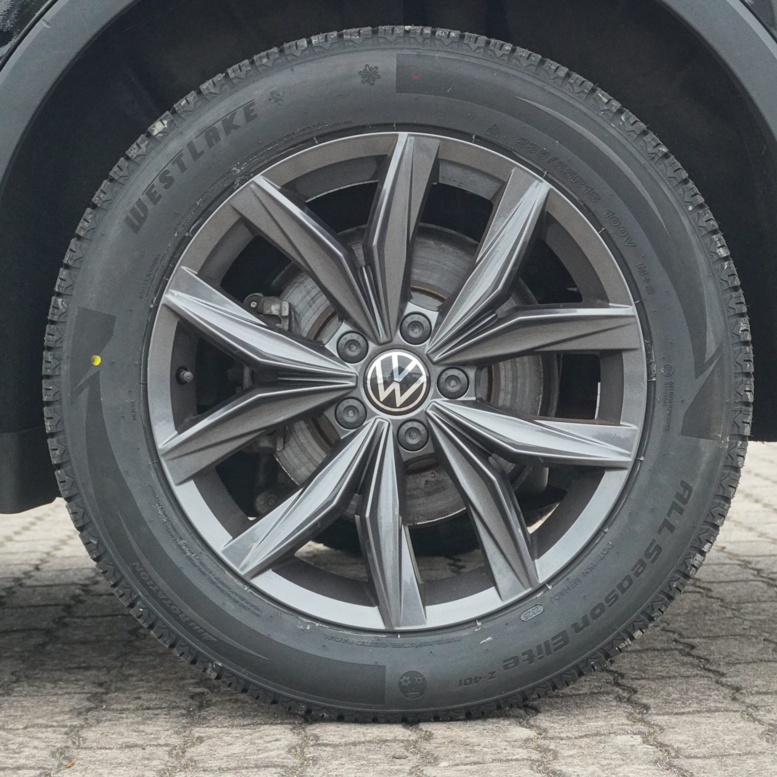 
2023 Volkswagen Tiguan SE full									