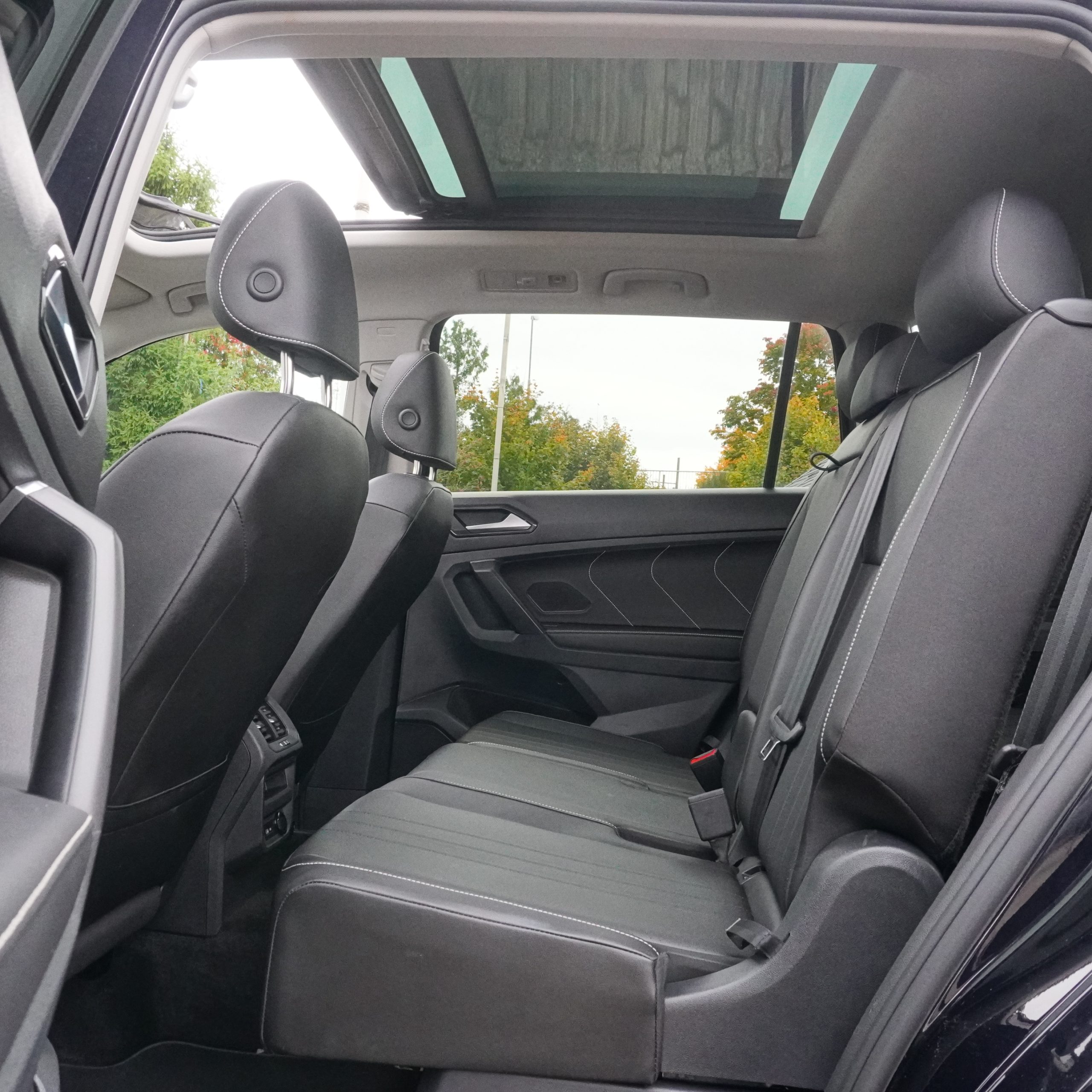 
2023 Volkswagen Tiguan SE full									