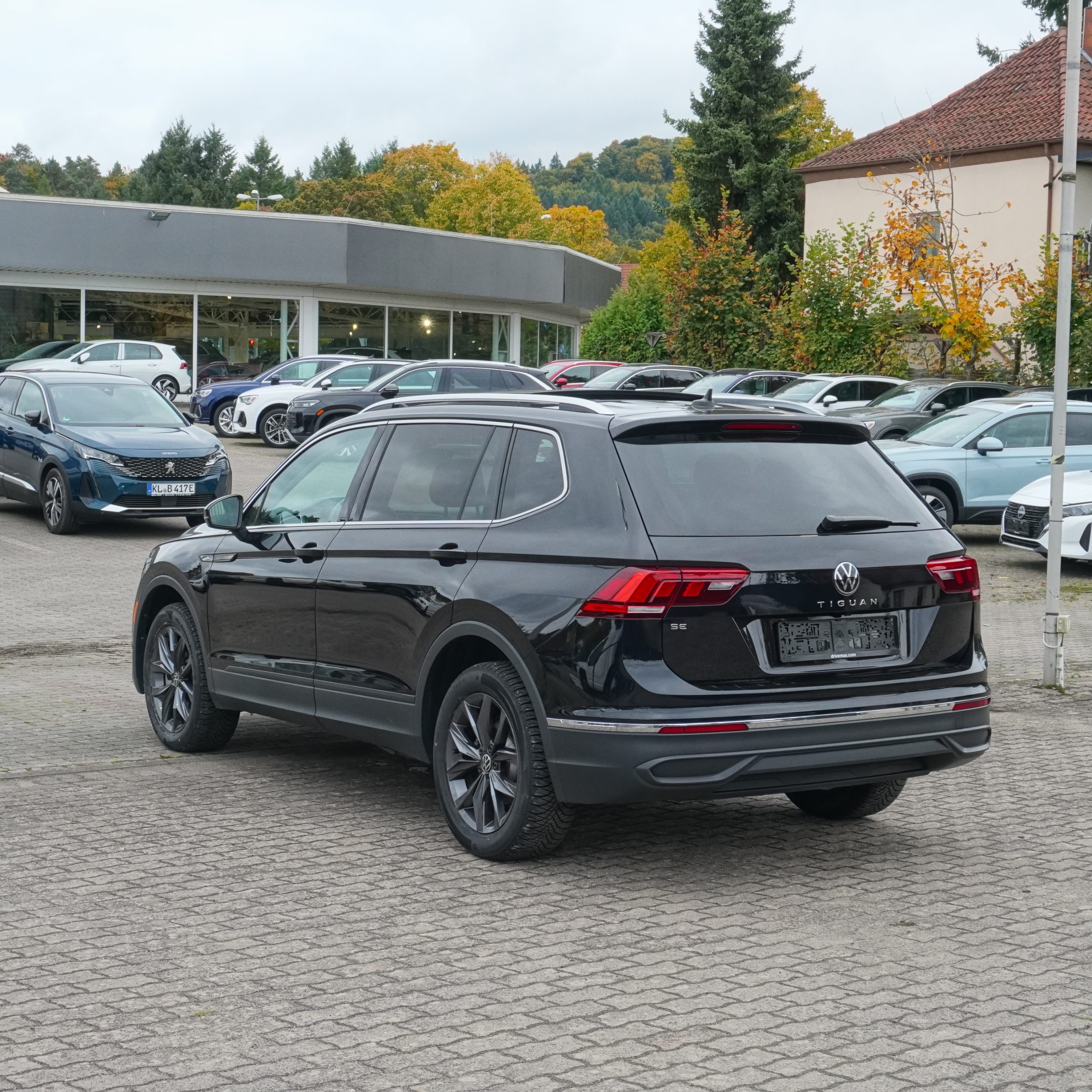 
2023 Volkswagen Tiguan SE full									