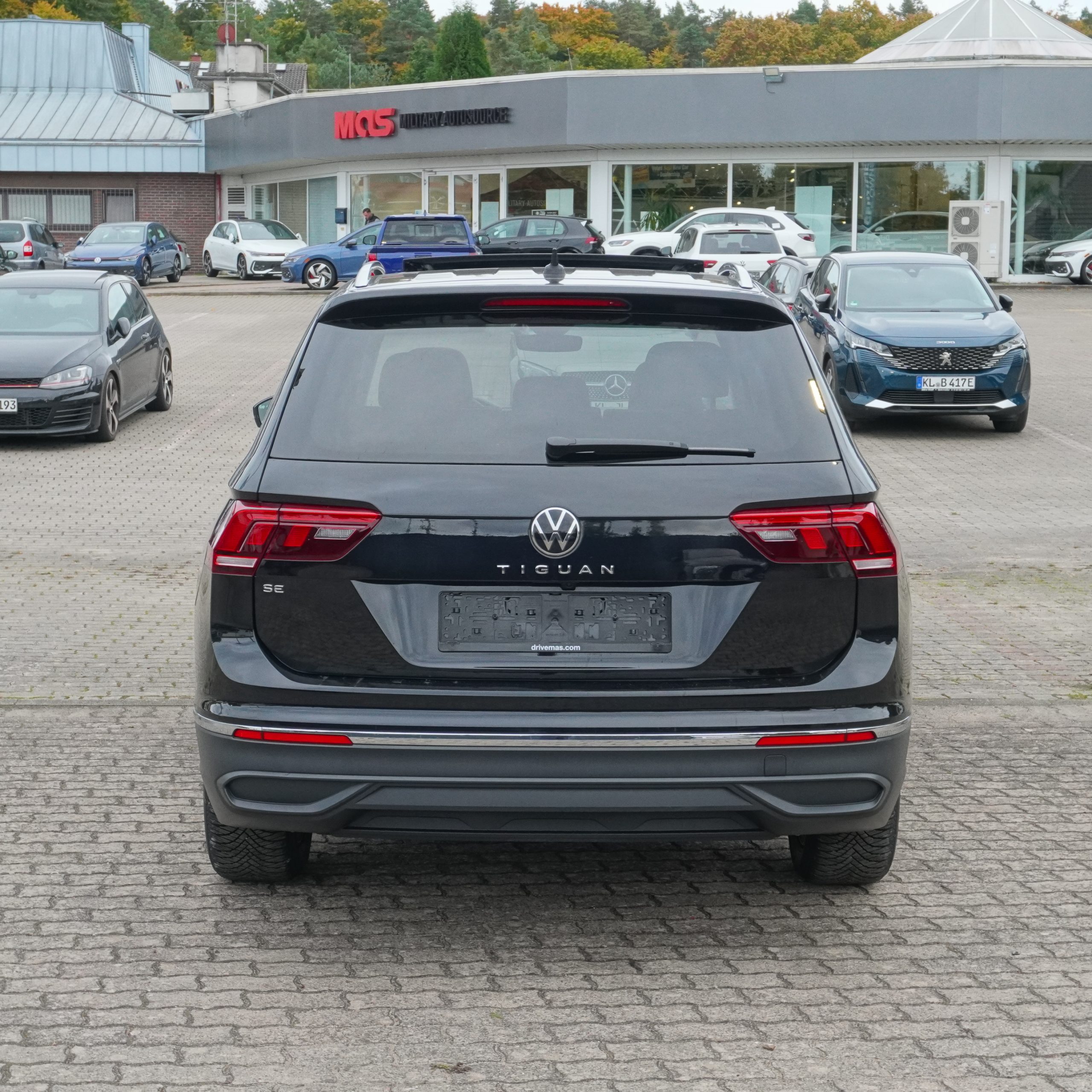 
2023 Volkswagen Tiguan SE full									