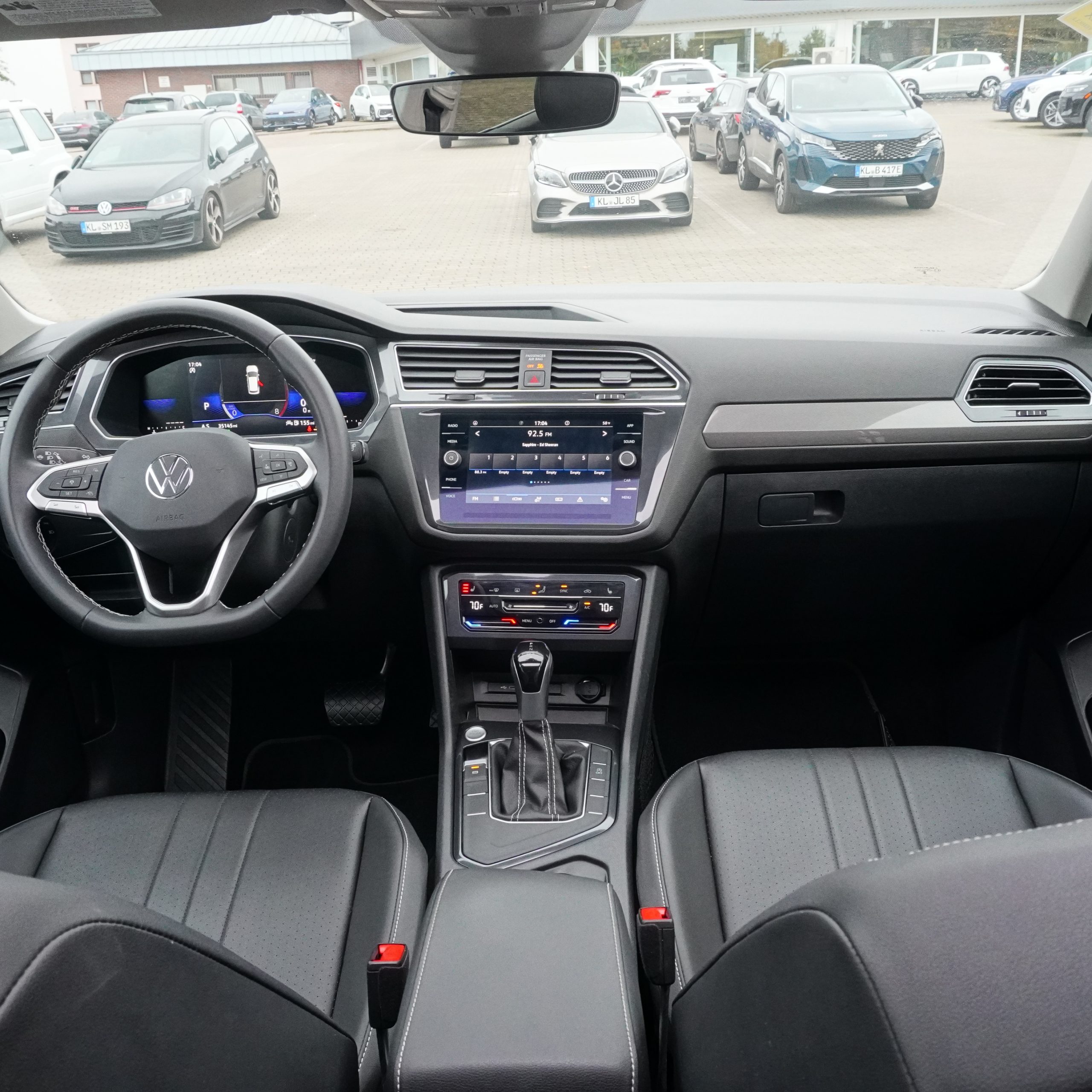 
2023 Volkswagen Tiguan SE full									