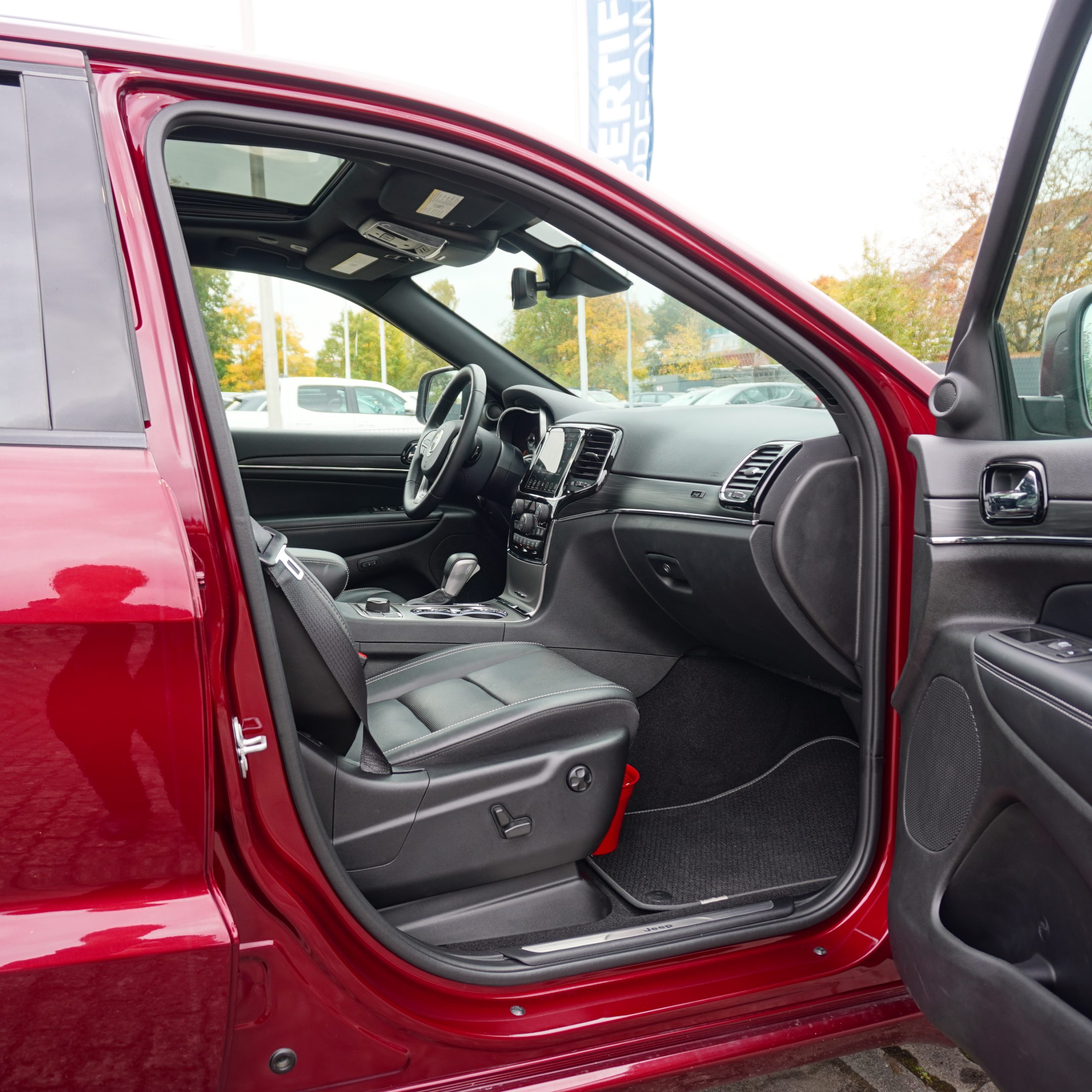 
2021 Jeep Grand Cherokee full									