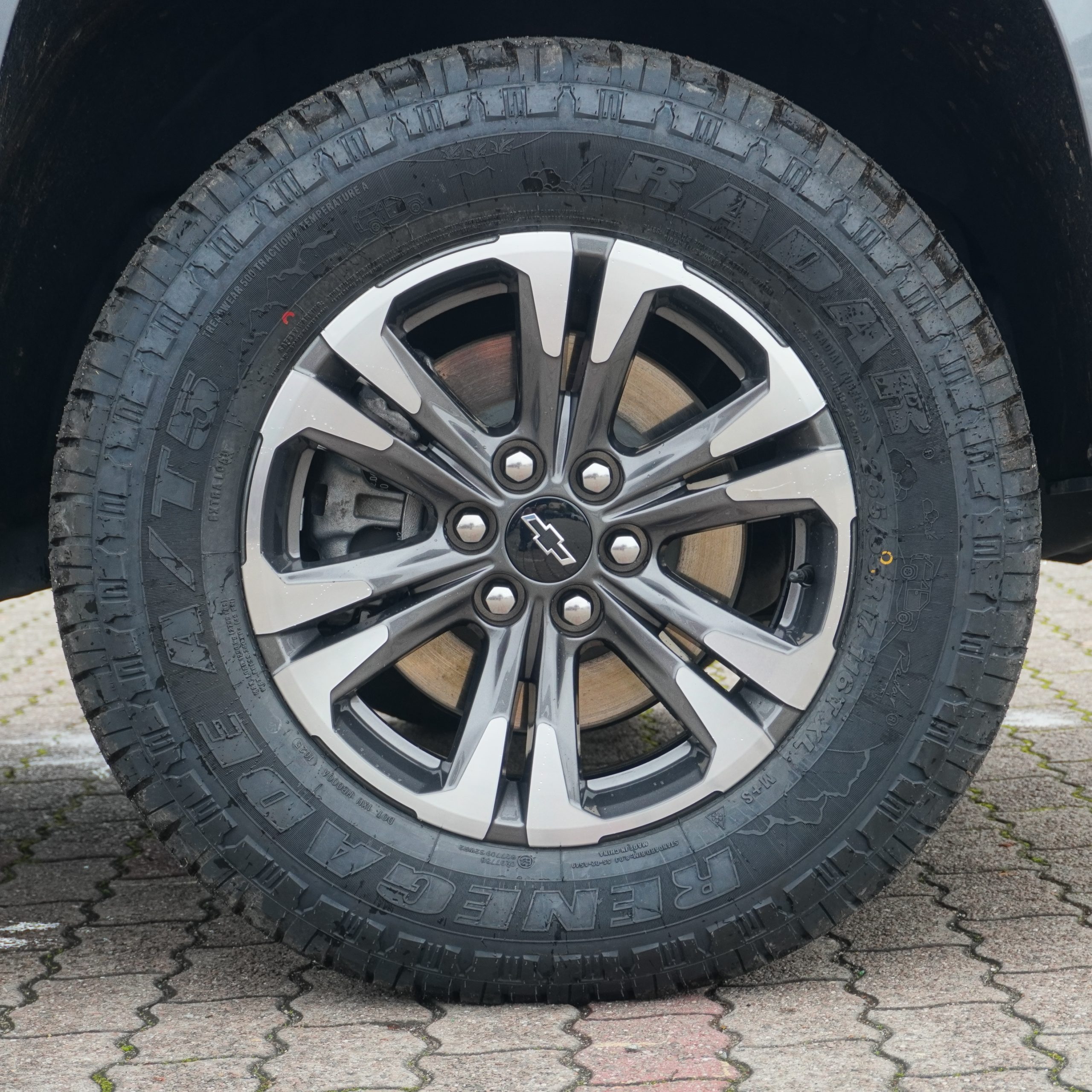 
2022 Chevrolet Colorado Z71 full									