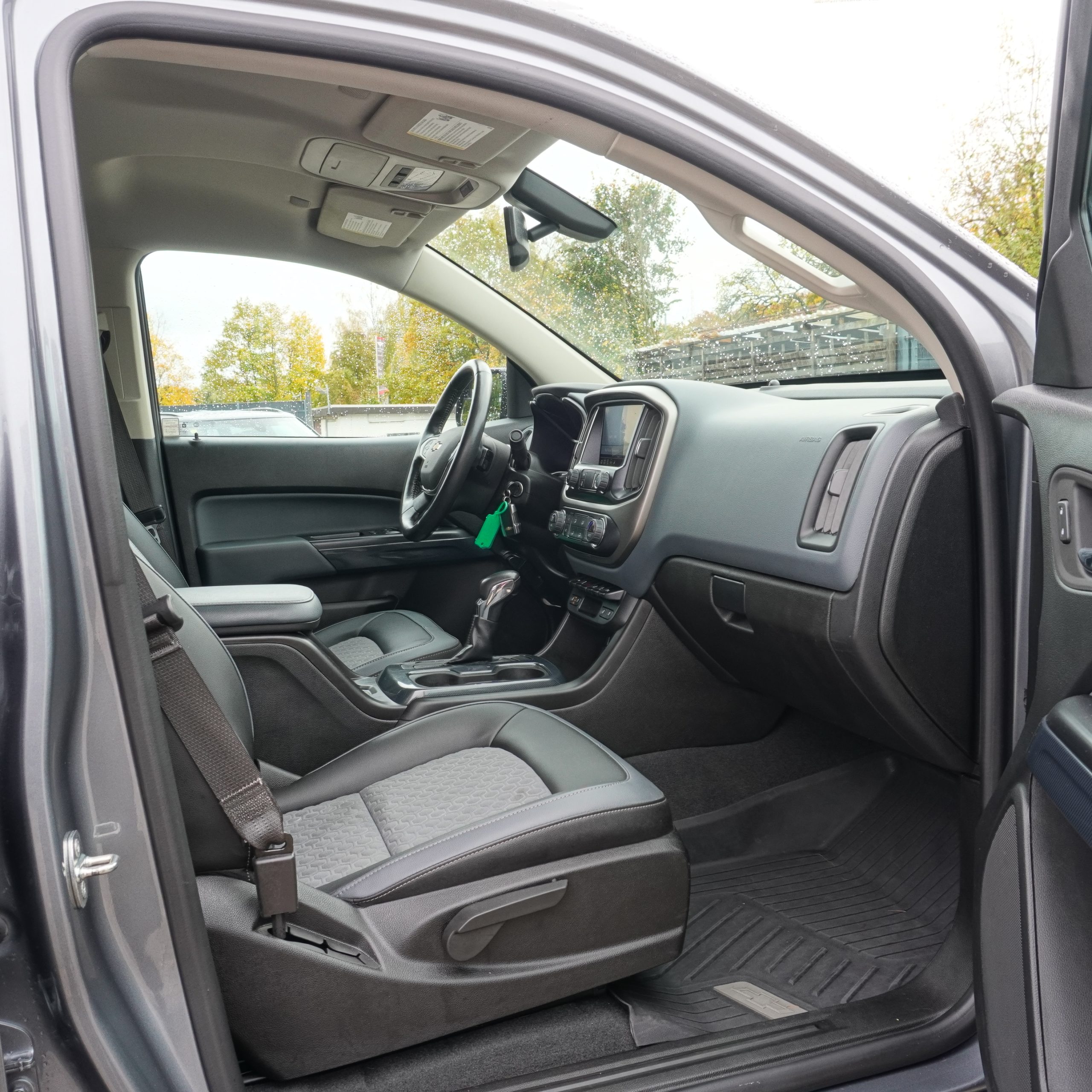 
2022 Chevrolet Colorado Z71 full									